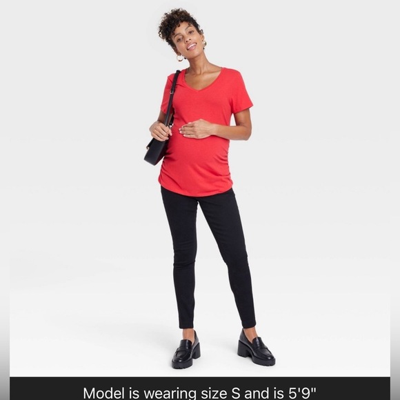 Short Sleeve V-Neck Maternity T-Shirt - Isabel
Maternity by Ingrid & Isabe|Red S - Picture 3 of 17